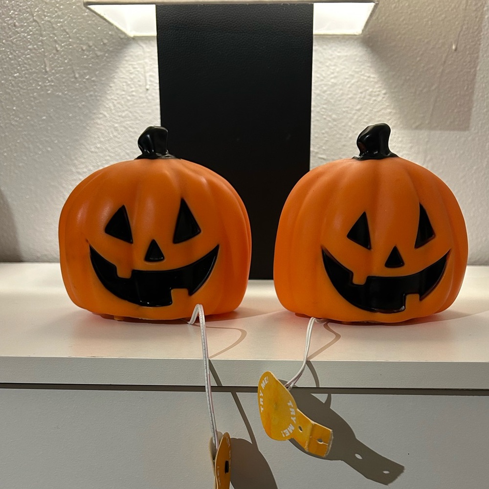 Set of 2 Dancing /Singing Halloween Pumpkins
